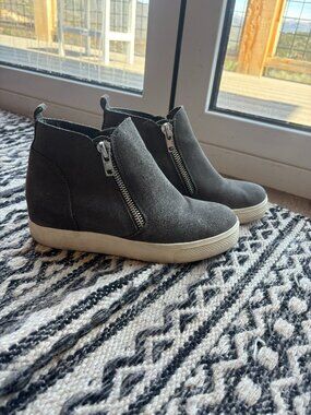Steve Madden Wedgie Gray Sz 8.5